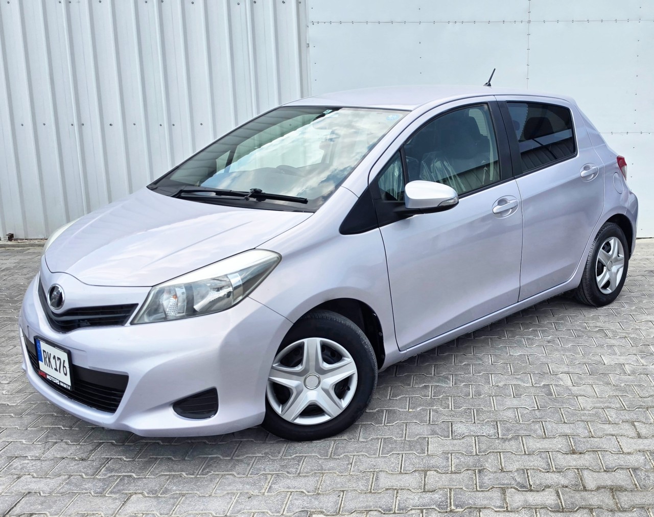 Toyota Vitz - fotoğraf 2