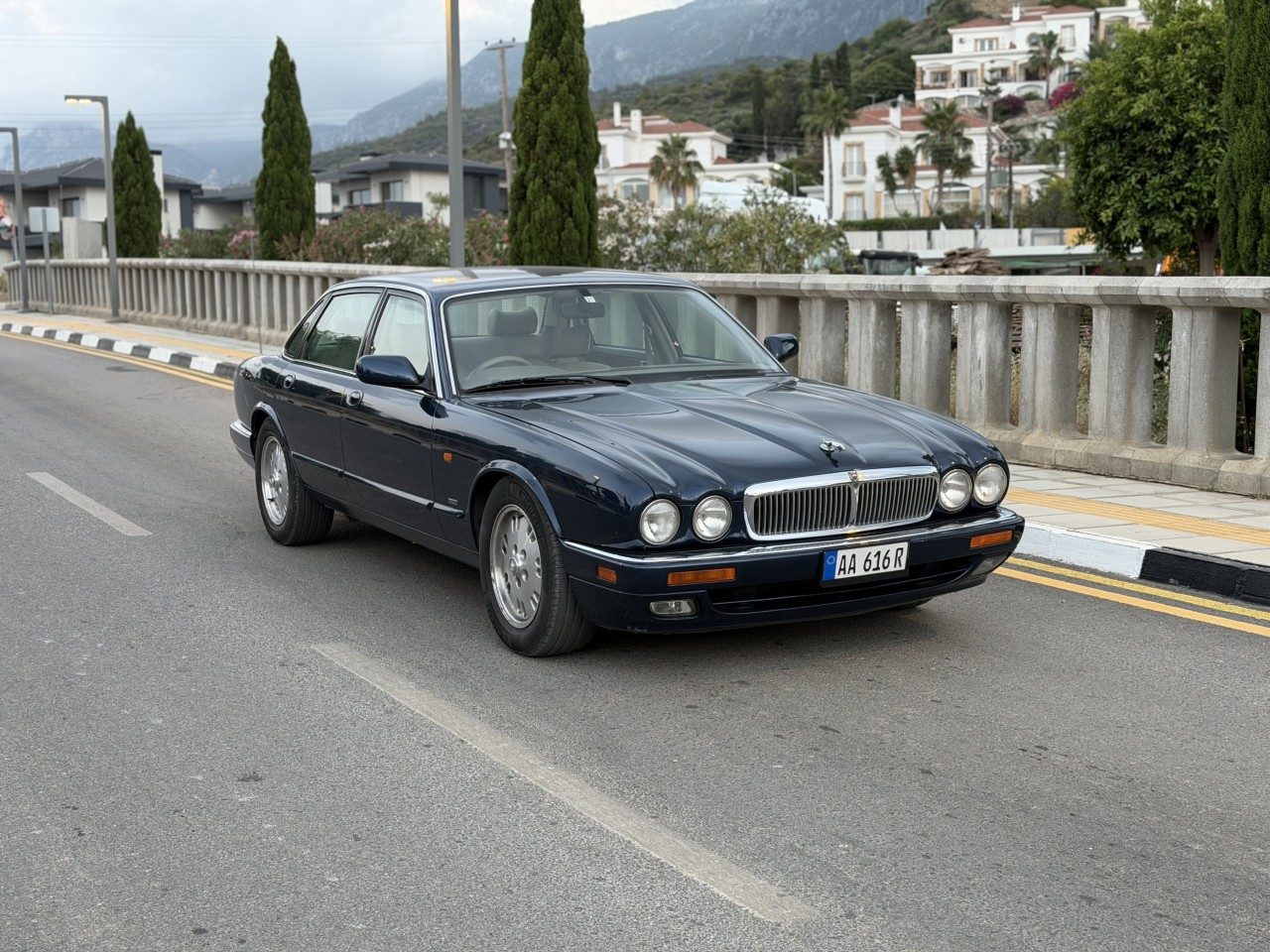 Jaguar XJ