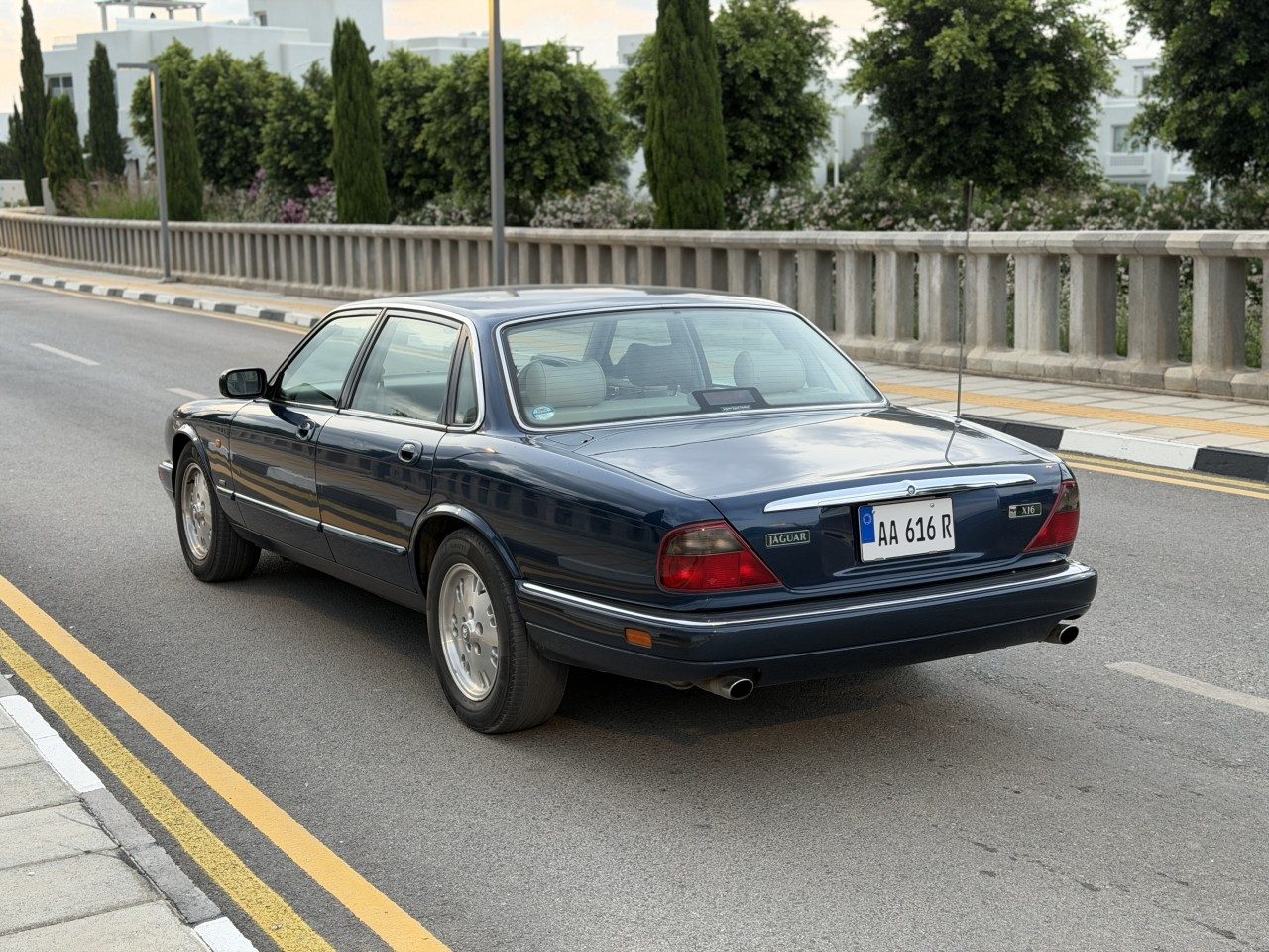 Jaguar XJ - fotoğraf 4