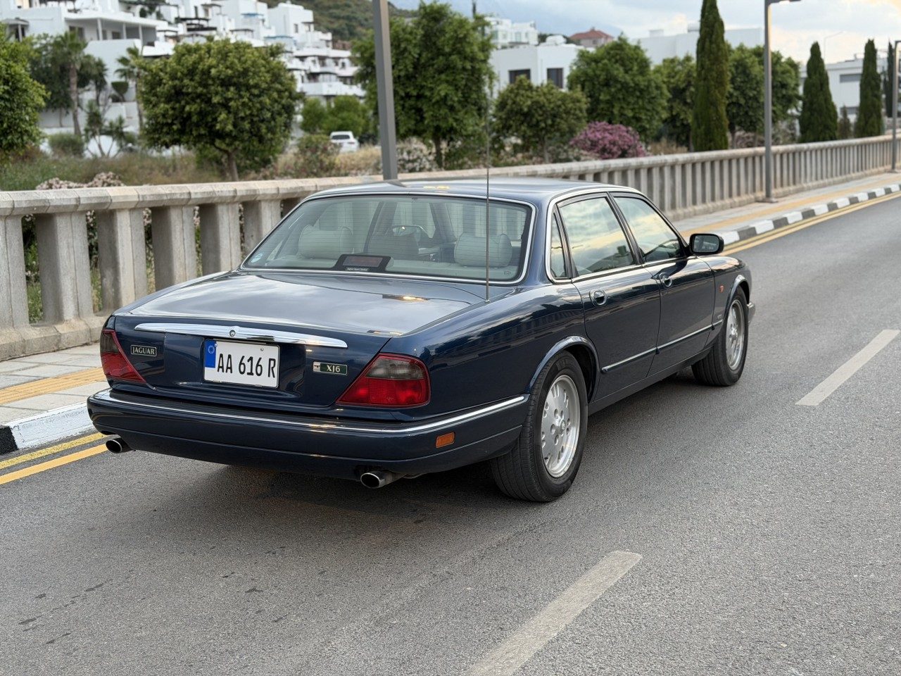 Jaguar XJ - fotoğraf 6
