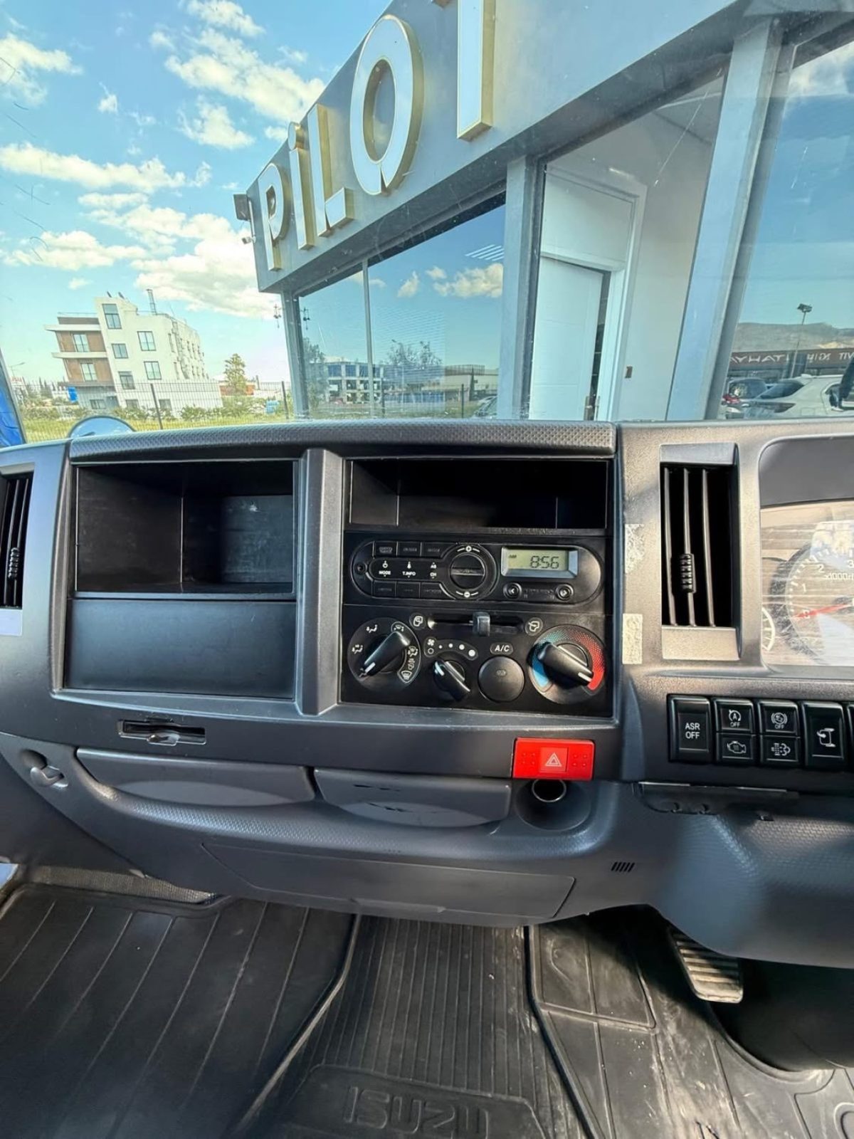 Isuzu Kamyonet - fotoğraf 10